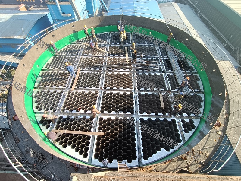 安徽濕電除塵器安裝現場.jpg